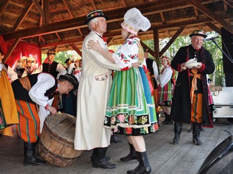 FOLKLOR ŁOWICKI- TRADYCJA, KTÓRA NIE ZANIKA: Zwyczaje, które nadal ...