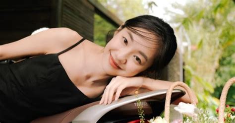 Dàn hot girl Việt đồng loạt khoe phụ kiện đẹp độc đỉnh dạo phố Báo Dân trí