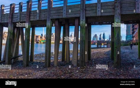 river thames south bank Stock Photo - Alamy