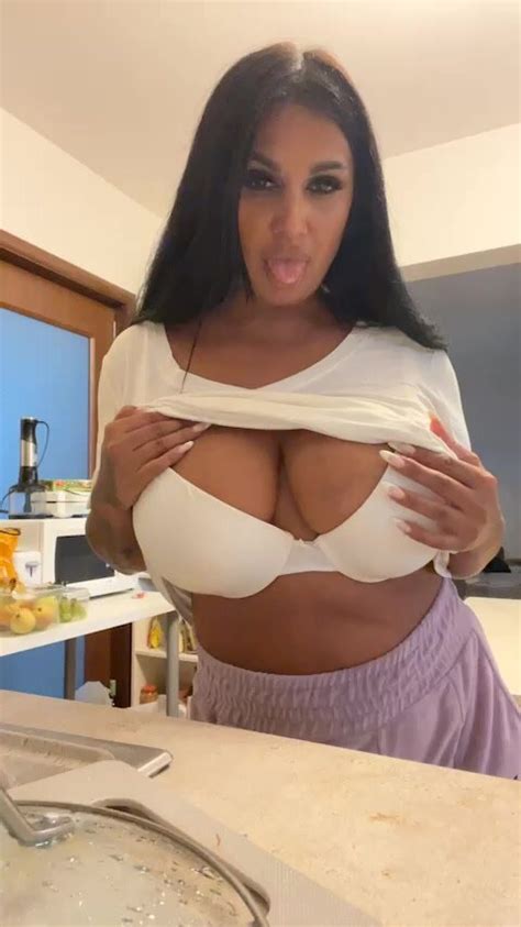 Stunning Busty MILF What Is Her Name