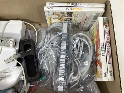 Lot Nintendo Wii Gaming System With Games