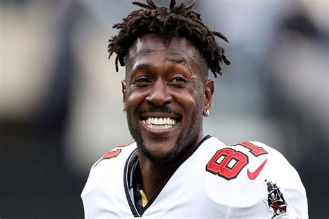 How much is Antonio Brown net worth? salary, contract, wife, kids, bio/wiki