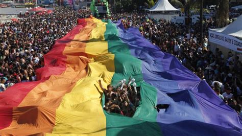 Juiz Determina Que Psic Logos Ofere Am Cura Gay Para Homossexuais No Brasil Pheeno