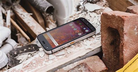 Новости — Motorola начнёт выпускать «неубиваемые» смартфоны для экстремалов