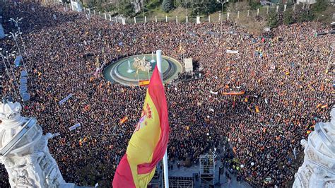 Decenas De Miles De Personas Se Concentran En Madrid Contra El Gobierno