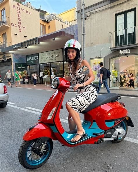 Tripti Dimri Hot Pose With Her Lovely Looks Glam Actress