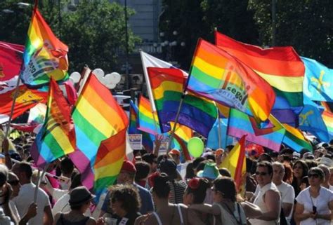 Acceso Al Empleo Un Reclamo De La Comunidad Glbti De Ecuador En El D A Del Orgullo Gay