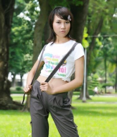 Lộ ảnh chưa thẩm mỹ của hot girl nghi bán dâm