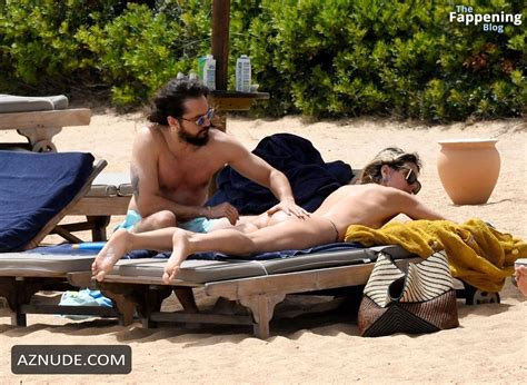 Heidi Klum Bares All In Nude Sardinia Beach Photos Aznude