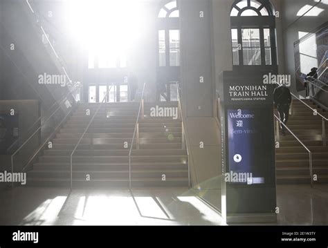 New York United States 09th Jan 2021 Commuters Walk In The Newly