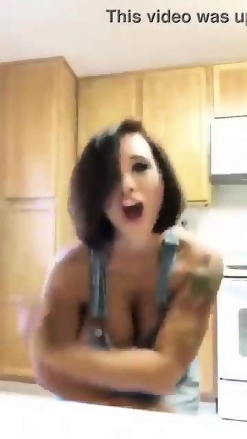 Big Tits Dancing