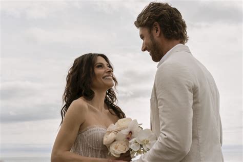 Sex Life Sarah Shahi Slams Gimmicky Season 2 Says She Struggled