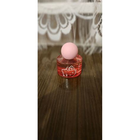 Hello Kitty - купить женские духи, цены от 300 р. за 2 мл