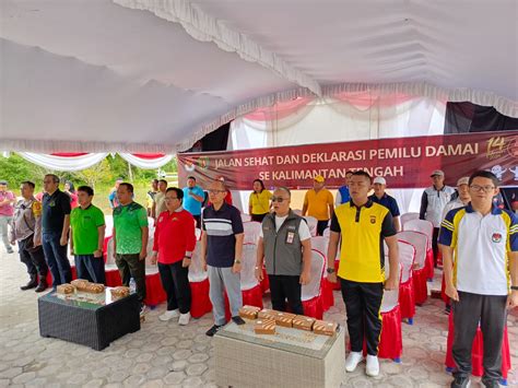 Pj Bupati Katingan Ikuti Jalan Sehat Dan Deklarasi Damai Pemilu 2024