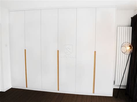 Шкаф с интегрированными ручками «Delta» с вставками из шпона