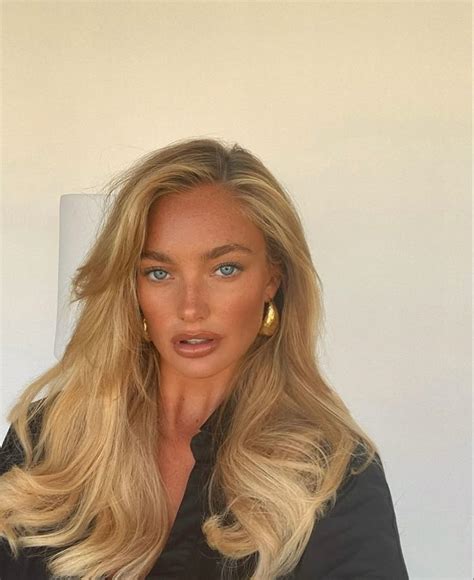 Pin By Kelly O Brien On Hair Inspo Honey Blonde Hair Hair Styles Beautiful Long Hair