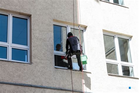 В Москве пенсионерка перерезала трос промышленному альпинисту на высоте ...