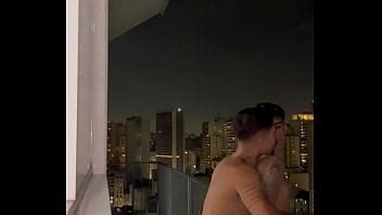 Sexe Sur Le Balcon De L Appartement Par Une Nuit Chaude XVIDEOS