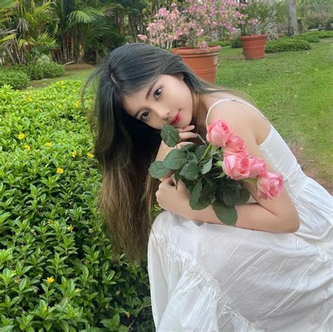 Hot girl mũm mĩm lọt top mỹ nhân World Cup mặc áo đội tuyển hot nhất thế giới