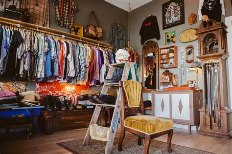 ide spesial vintage clothes shop