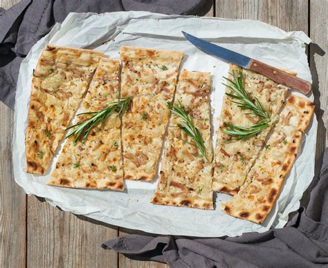 Flammkuchen Focaccia Alsaziana Alle Cipolle Parliamo Di Cucina