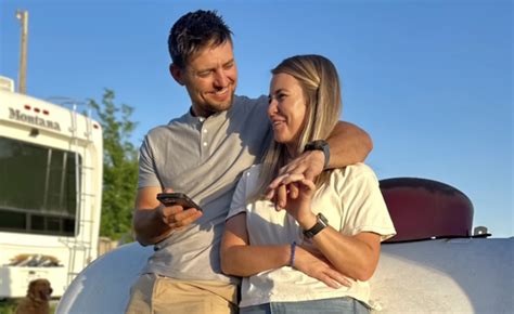 Jana Duggar and Husband Stephen Wissmann Pose for New Photos - Parade