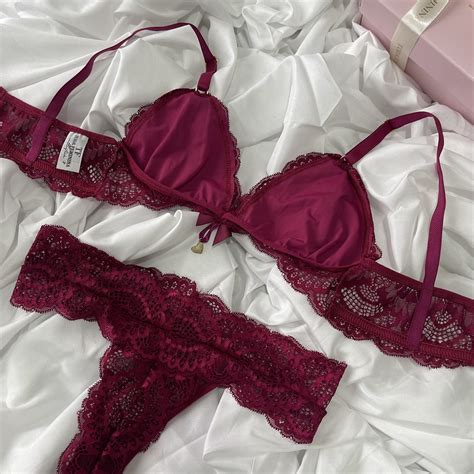 Conjunto De Lingerie Em Renda Suti Sem Bojo Sem Aro E Calcinha Fio Desejo Gabriela Toda