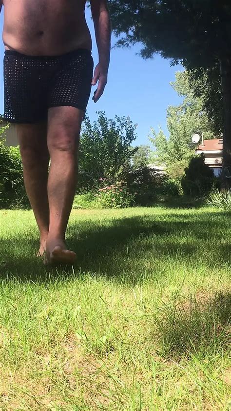 Icumoveru Fica Nu No Quintal E Se Diverte Arriscado Enquanto Usa Seu Plug Anal Oco XHamster