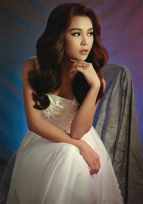 Hot girl Sam năm yêu mù quáng quên cả gia đình sự nghiệp