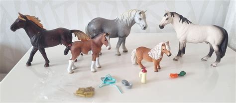 Se produkter som liknar 5 st Schleich hästar tillbe på Tradera