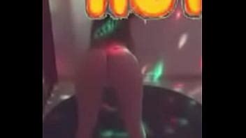 Regia Baila En El Tubo Para Su Cliente XVIDEOS