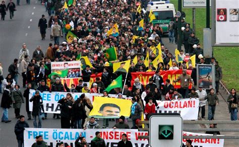 Heridos En Protesta Por Ofensiva Turca Contra Kurdos En Siria