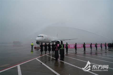 现场直击！航空界最高礼遇“水门”迎接，首架c919正式交付东航