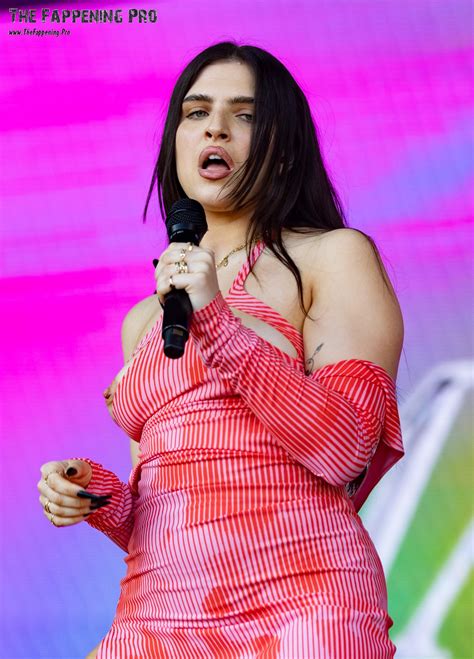 Mae Muller Nude On Stage Photos The Fappening