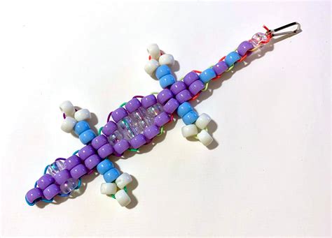 Detailed instructions explain how to make a pony bead animal lizard 21