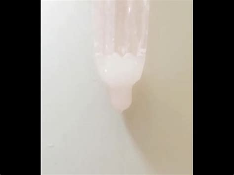 Éjaculation dans le préservatif Sperme ④ XVIDEOS