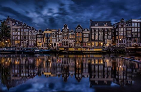 Amsterdam Canal at Night - 4K Ultra HD Wallpaper