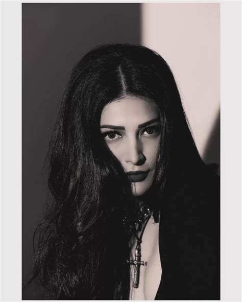 Shruti Haasan Latest Hot Photos Sexy Stills Gallery