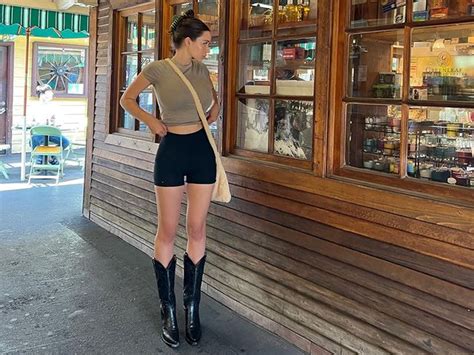 2 hot girl Hoa Kỳ hạ gục trái tim 3 triệu người nhờ toà thiên nhiên đẹp đẽ như báu vật Người