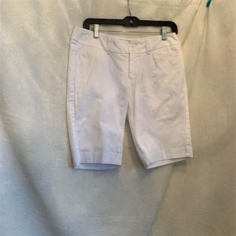 EUC Mossimo White Bermuda Shorts Size 6 Depop