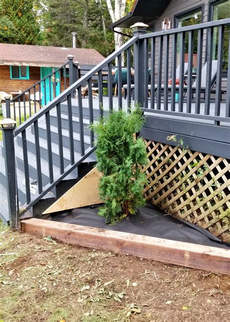 Modern Diy Vertical Slatted Deck Skirting Sponsored By The Home Depot Canada Dans Le Lakehouse