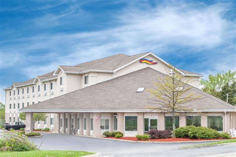 Baymont Inn & Suites Freeport, IL - See Discounts