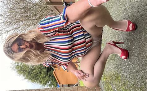 Amateur Crossdresser Kellycd Sexy Milf Peeing Her Panties