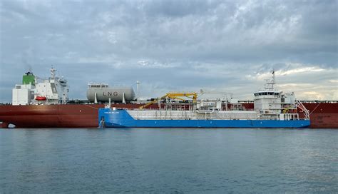 FueLNG Completes Singapores First Ship To Ship Bunkering Of An LNG