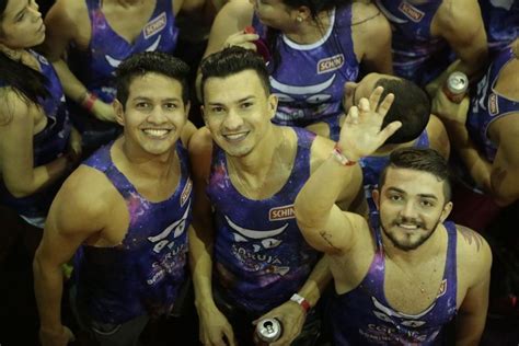 Beijaço gay marca último dia de folia do Fortal confira as fotos 180graus O Maior Portal