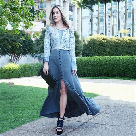 Saia longa com fenda: 80 looks deslumbrantes com essa peça poderosa ...