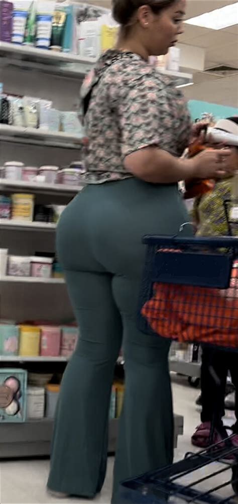 Latina Bubble Butt In Green Leggings Spandex Leggings Yoga Pants Forum