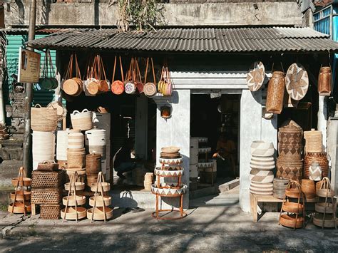 The Handicrafts of Uluwatu Market: Supporting Local Bali Artisans - The