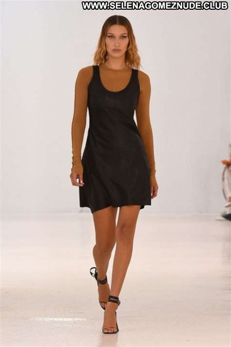 Bella Hadid New York Posing Hot Beautiful Celebrity Paparazzi Babe Red Carpet Nudes