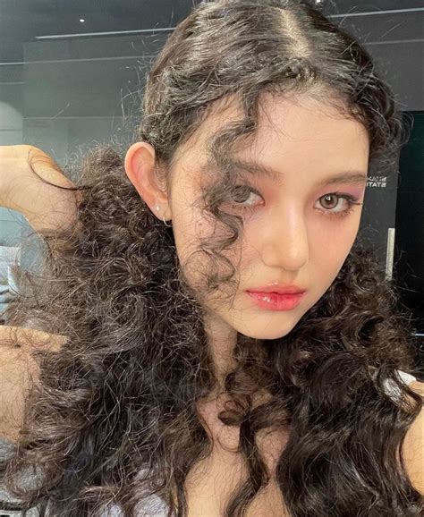Danielle Curly Hair Styles Kpop Girls New Jeans Style
